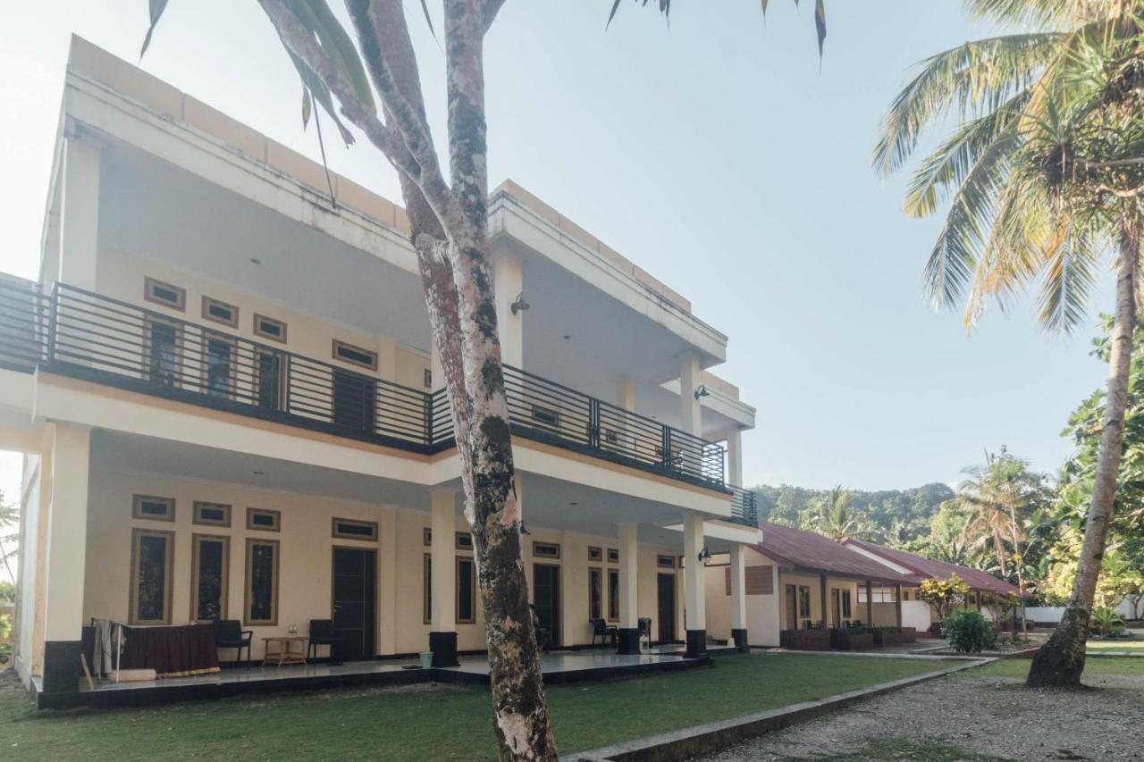 Oyo 1688 Collin Beach Hotel Ambon Exterior photo